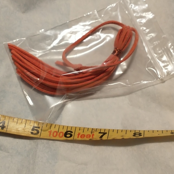 Coral colored faux leather tassel - Picture 5 of 5